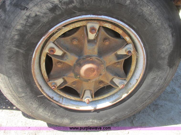 image for item A8821 1985 Ford LT8000 dump truck