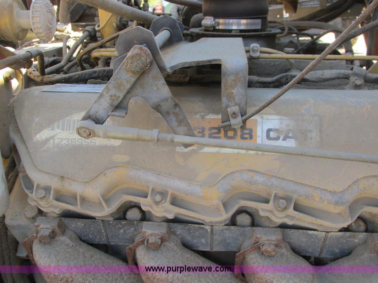 image for item A8821 1985 Ford LT8000 dump truck