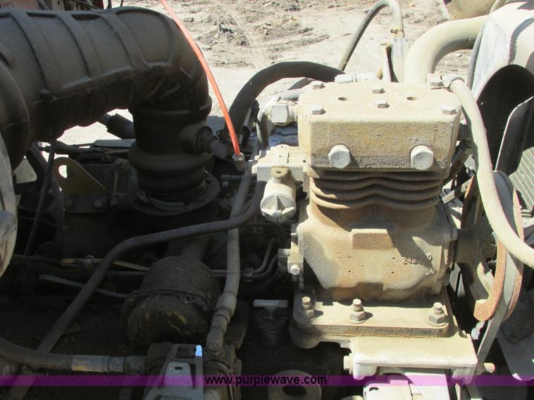 image for item A8821 1985 Ford LT8000 dump truck