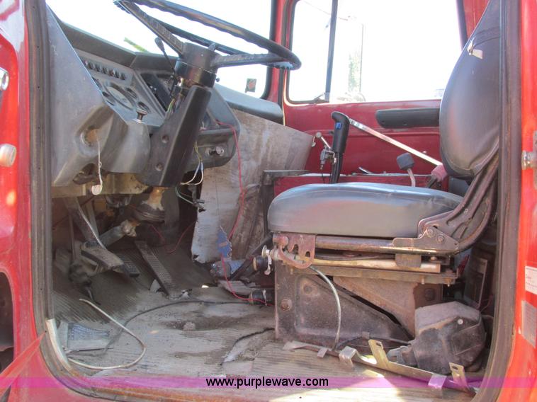 image for item A8821 1985 Ford LT8000 dump truck