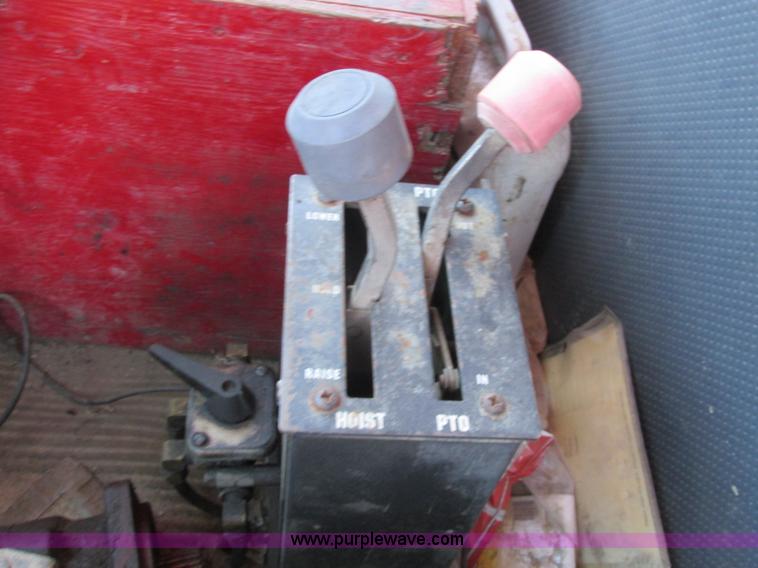 image for item A8821 1985 Ford LT8000 dump truck