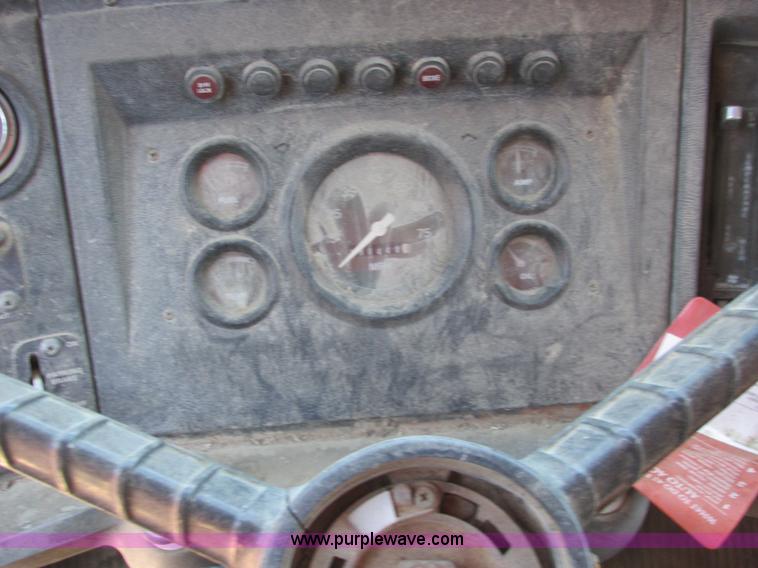 image for item A8821 1985 Ford LT8000 dump truck