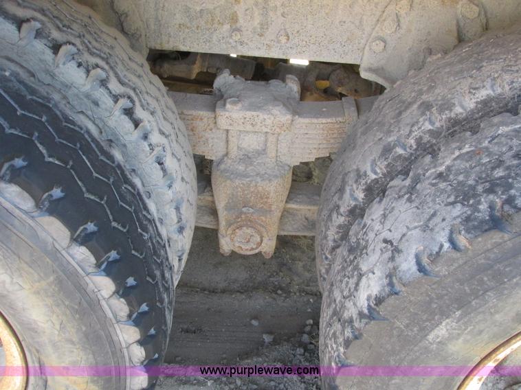 image for item A8821 1985 Ford LT8000 dump truck