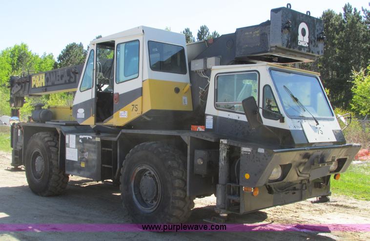 image for item A8822 1982 P & H Omega 520 crane