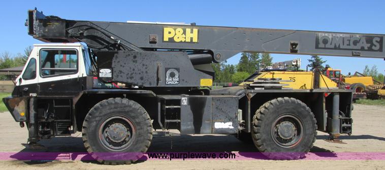 image for item A8822 1982 P & H Omega 520 crane