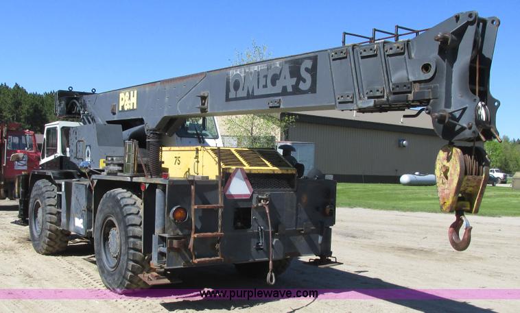 image for item A8822 1982 P & H Omega 520 crane
