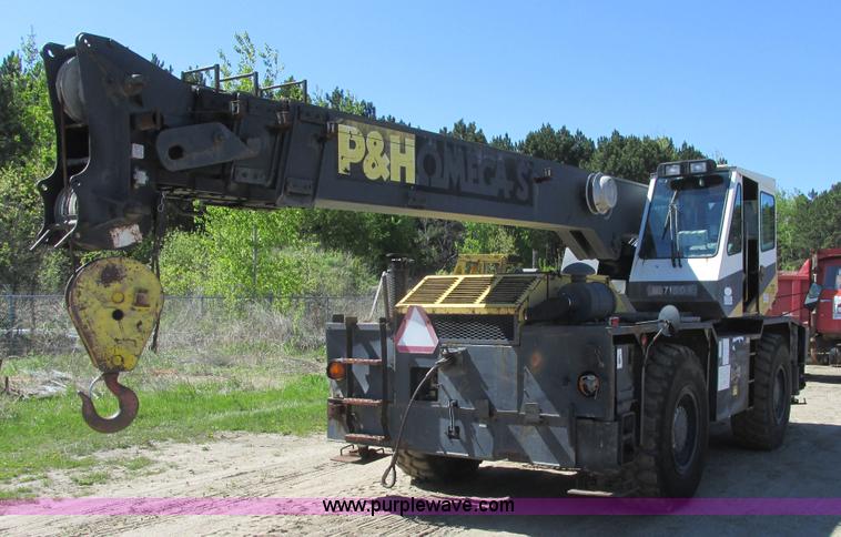 image for item A8822 1982 P & H Omega 520 crane