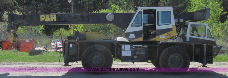 image for item A8822 1982 P & H Omega 520 crane