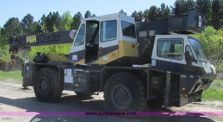 image for item A8822 1982 P & H Omega 520 crane