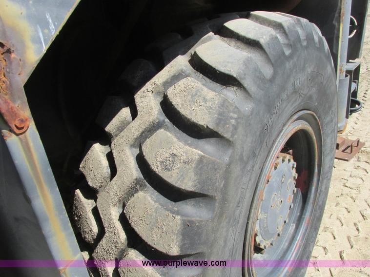 image for item A8822 1982 P & H Omega 520 crane