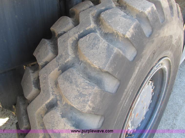 image for item A8822 1982 P & H Omega 520 crane