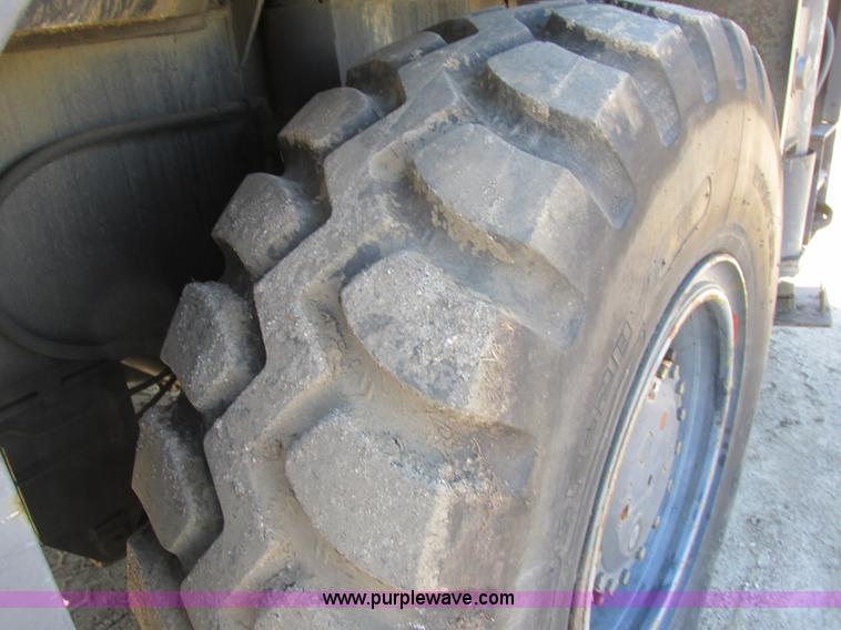 image for item A8822 1982 P & H Omega 520 crane