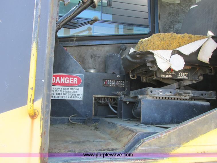 image for item A8822 1982 P & H Omega 520 crane