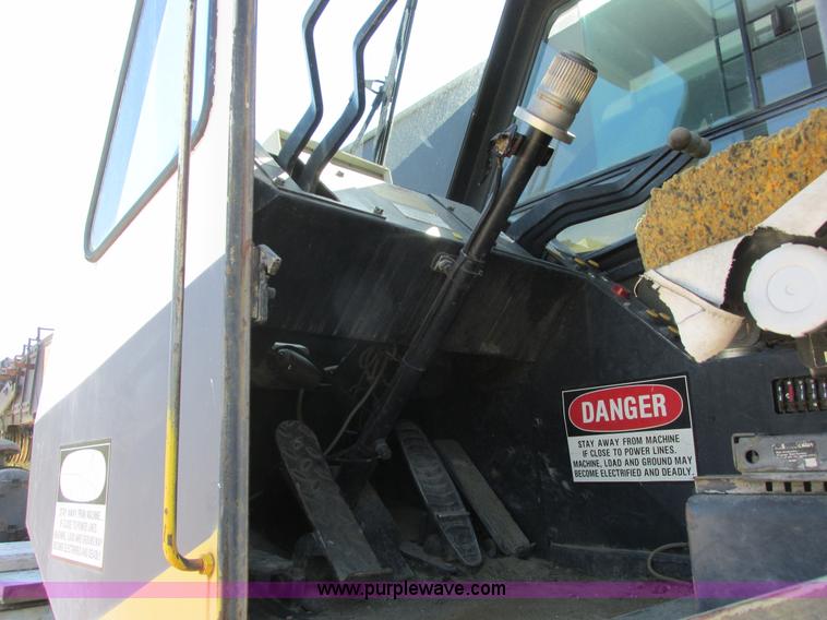 image for item A8822 1982 P & H Omega 520 crane