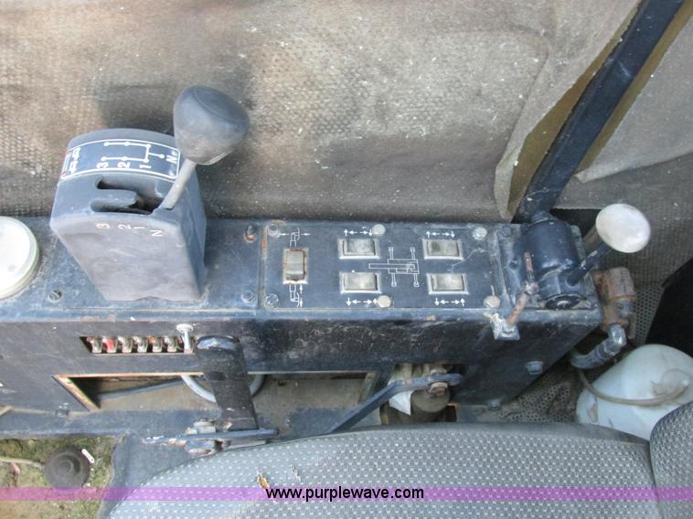 image for item A8822 1982 P & H Omega 520 crane