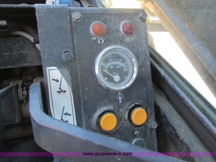 image for item A8822 1982 P & H Omega 520 crane