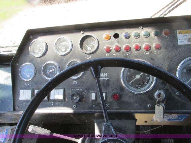 image for item A8822 1982 P & H Omega 520 crane