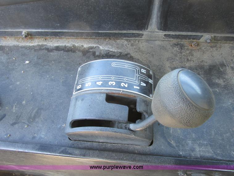 image for item A8822 1982 P & H Omega 520 crane