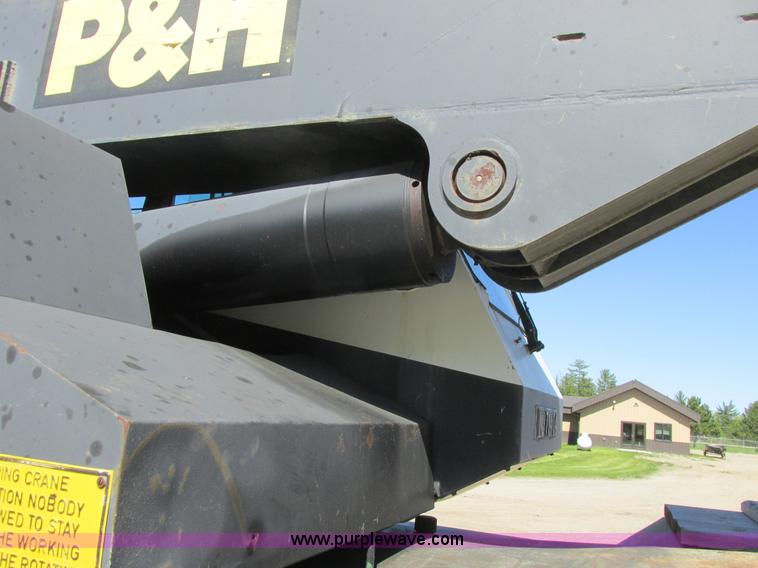 image for item A8822 1982 P & H Omega 520 crane
