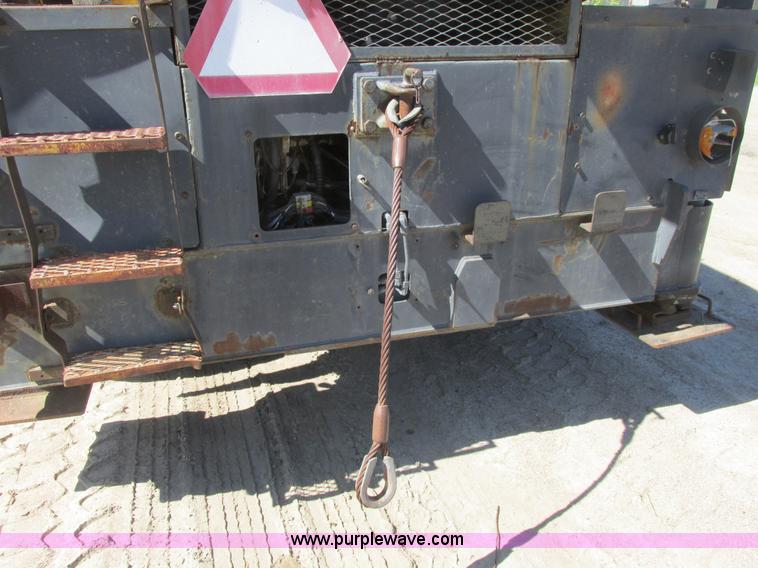 image for item A8822 1982 P & H Omega 520 crane