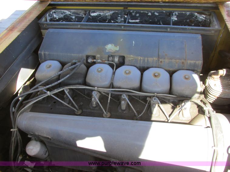 image for item A8822 1982 P & H Omega 520 crane