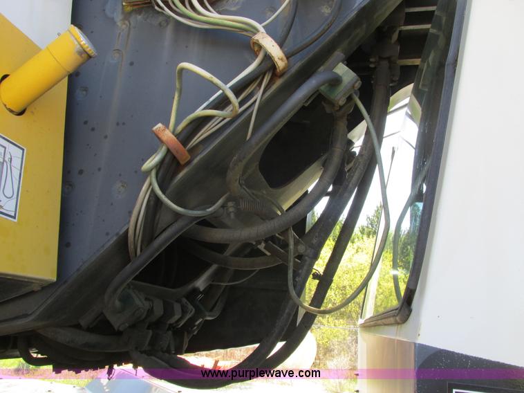 image for item A8822 1982 P & H Omega 520 crane