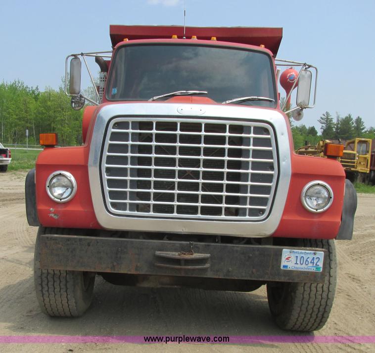 image for item A8827 1985 Ford LT8000 dump truck
