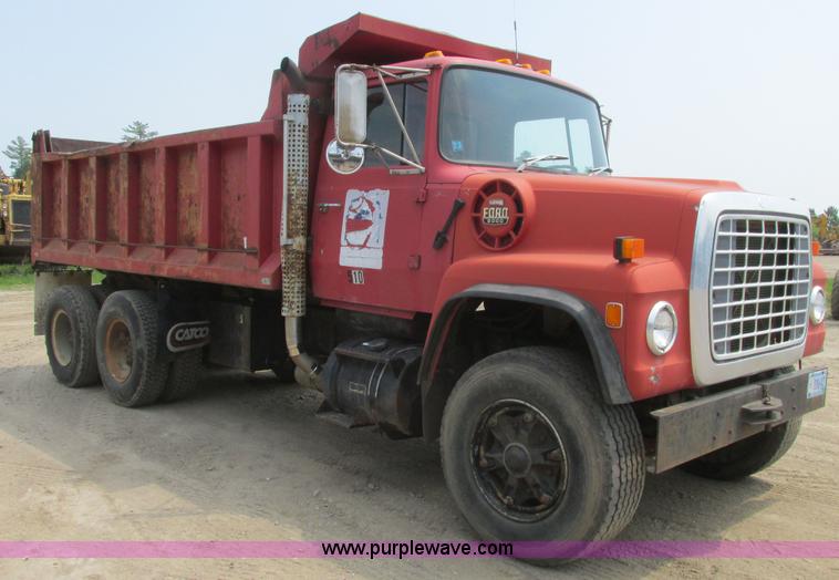 image for item A8827 1985 Ford LT8000 dump truck