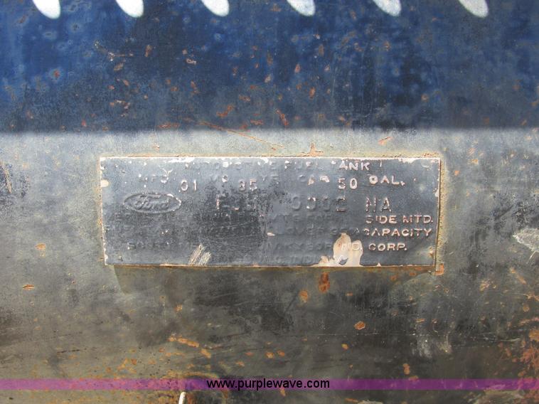 image for item A8827 1985 Ford LT8000 dump truck