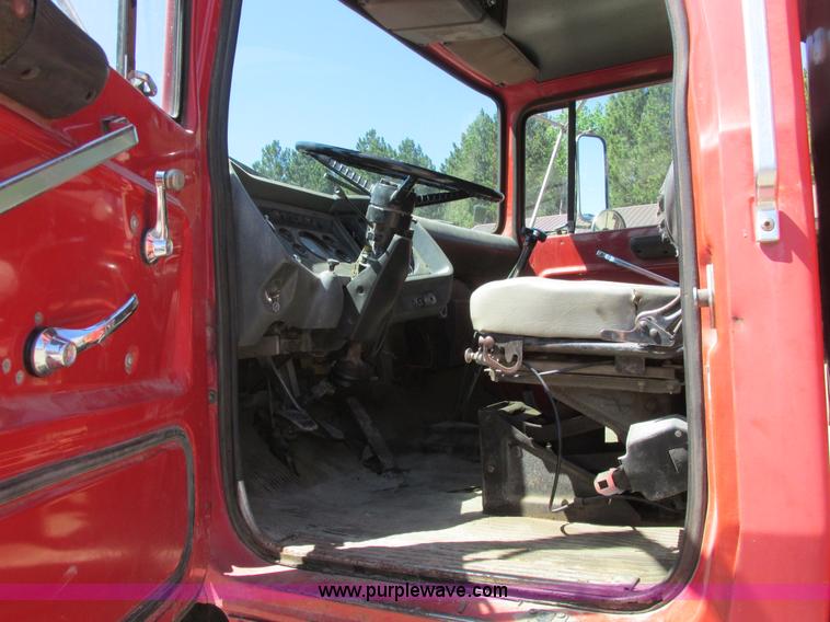 image for item A8827 1985 Ford LT8000 dump truck