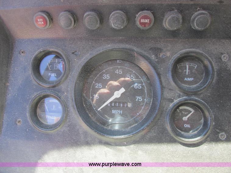 image for item A8827 1985 Ford LT8000 dump truck