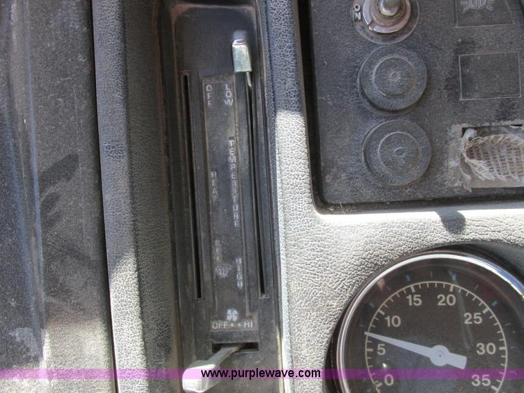 image for item A8827 1985 Ford LT8000 dump truck