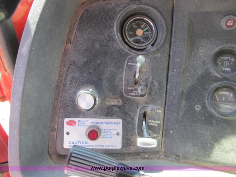 image for item A8827 1985 Ford LT8000 dump truck