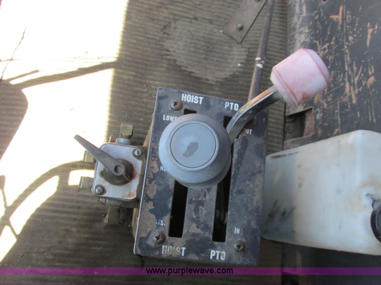 image for item A8827 1985 Ford LT8000 dump truck