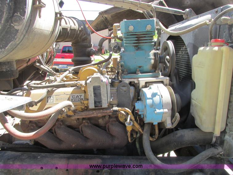 image for item A8827 1985 Ford LT8000 dump truck