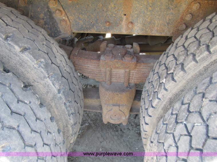 image for item A8827 1985 Ford LT8000 dump truck