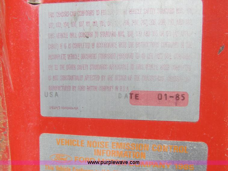 image for item A8827 1985 Ford LT8000 dump truck