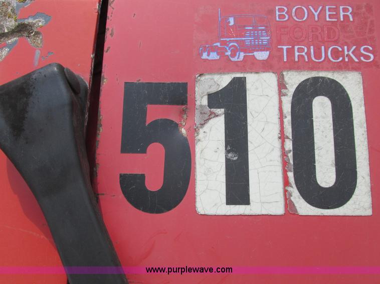 image for item A8827 1985 Ford LT8000 dump truck