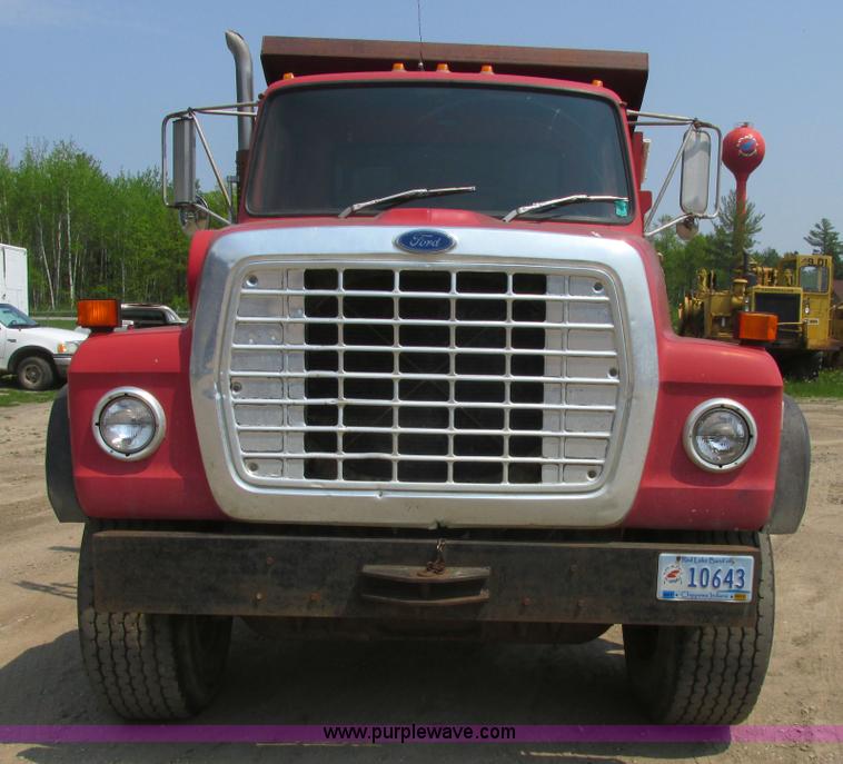 image for item A8828 1985 Ford LT8000 dump truck