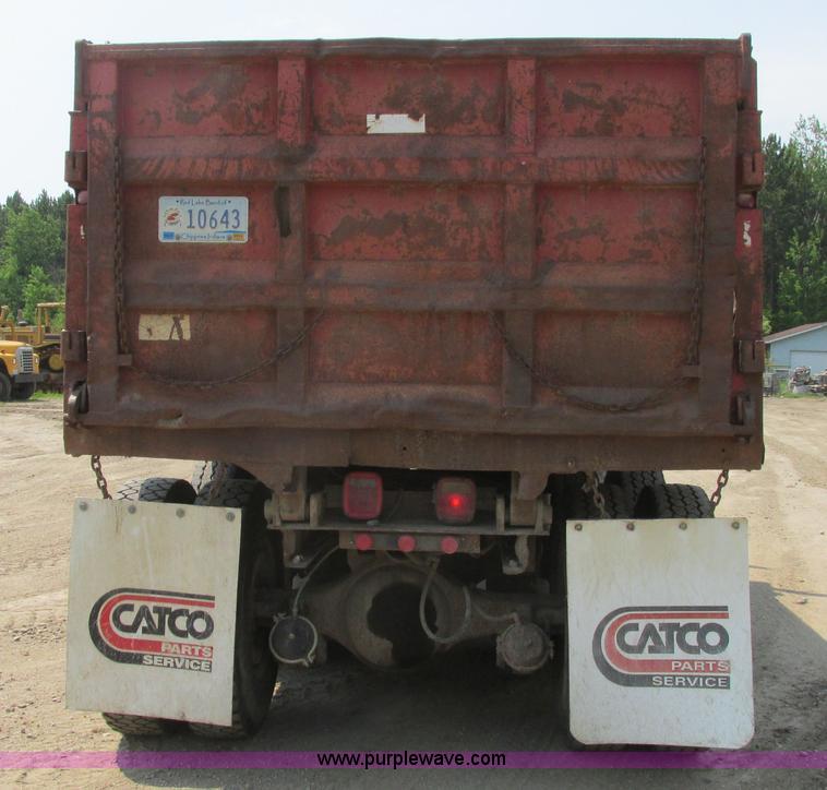 image for item A8828 1985 Ford LT8000 dump truck