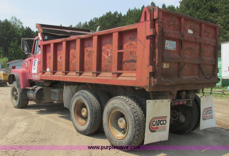 image for item A8828 1985 Ford LT8000 dump truck