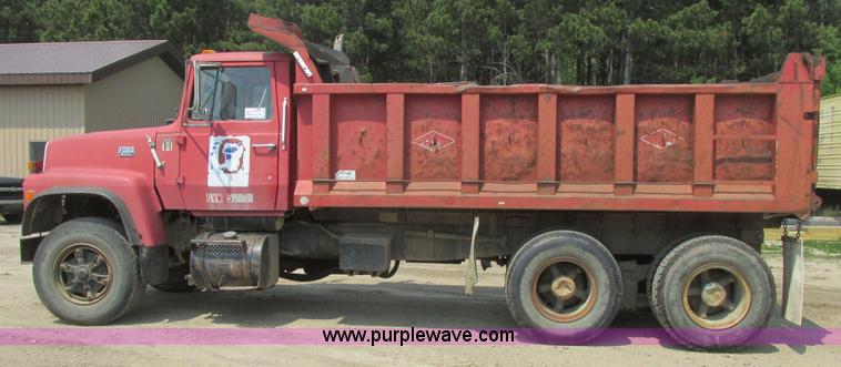 image for item A8828 1985 Ford LT8000 dump truck