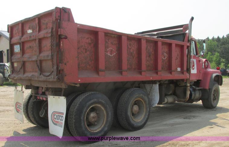 image for item A8828 1985 Ford LT8000 dump truck