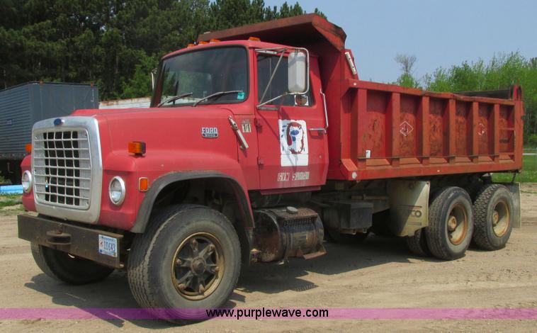image for item A8828 1985 Ford LT8000 dump truck