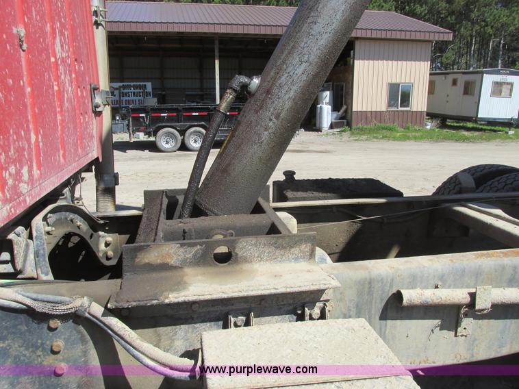 image for item A8828 1985 Ford LT8000 dump truck