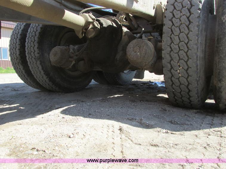 image for item A8828 1985 Ford LT8000 dump truck