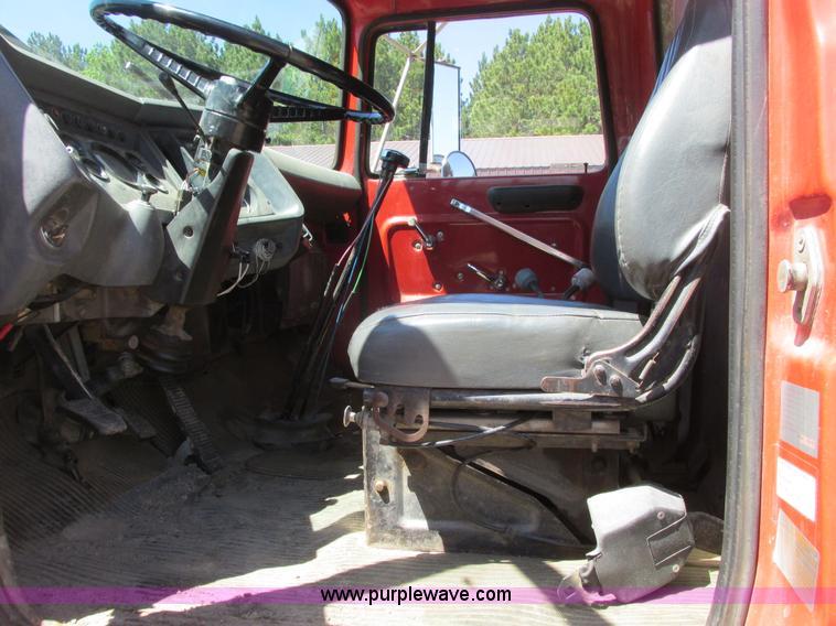 image for item A8828 1985 Ford LT8000 dump truck