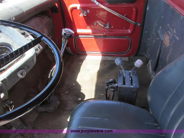 image for item A8828 1985 Ford LT8000 dump truck