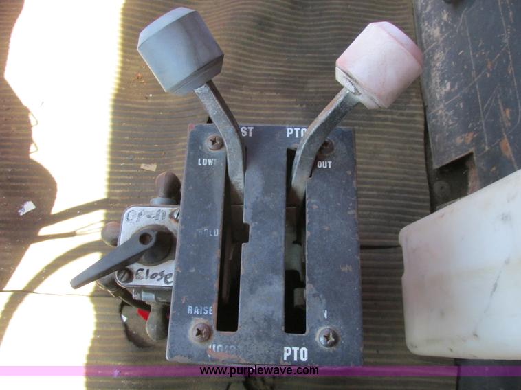 image for item A8828 1985 Ford LT8000 dump truck