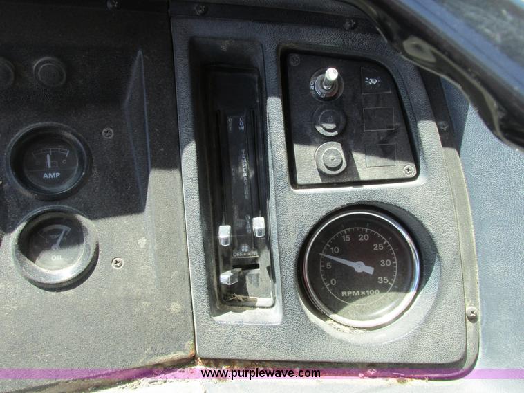 image for item A8828 1985 Ford LT8000 dump truck